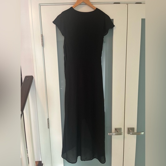 Aritzia Talula Long Flowy Cap-Sleeve Dress - Picture 7 of 14